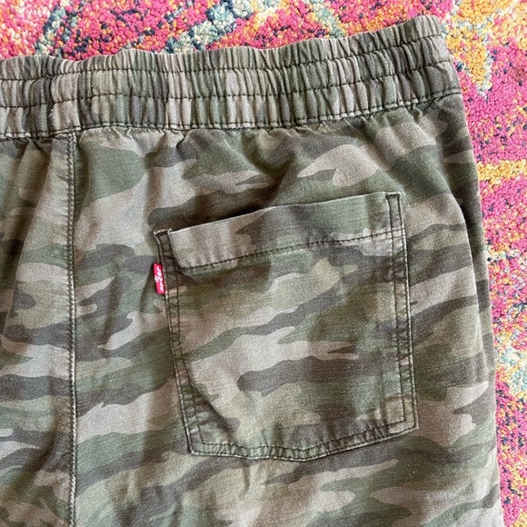 Levi's | Women’s Green Camo Off Duty Drawstring Elastic Waist Jogger Pants Sz L - Picture 4 of 15